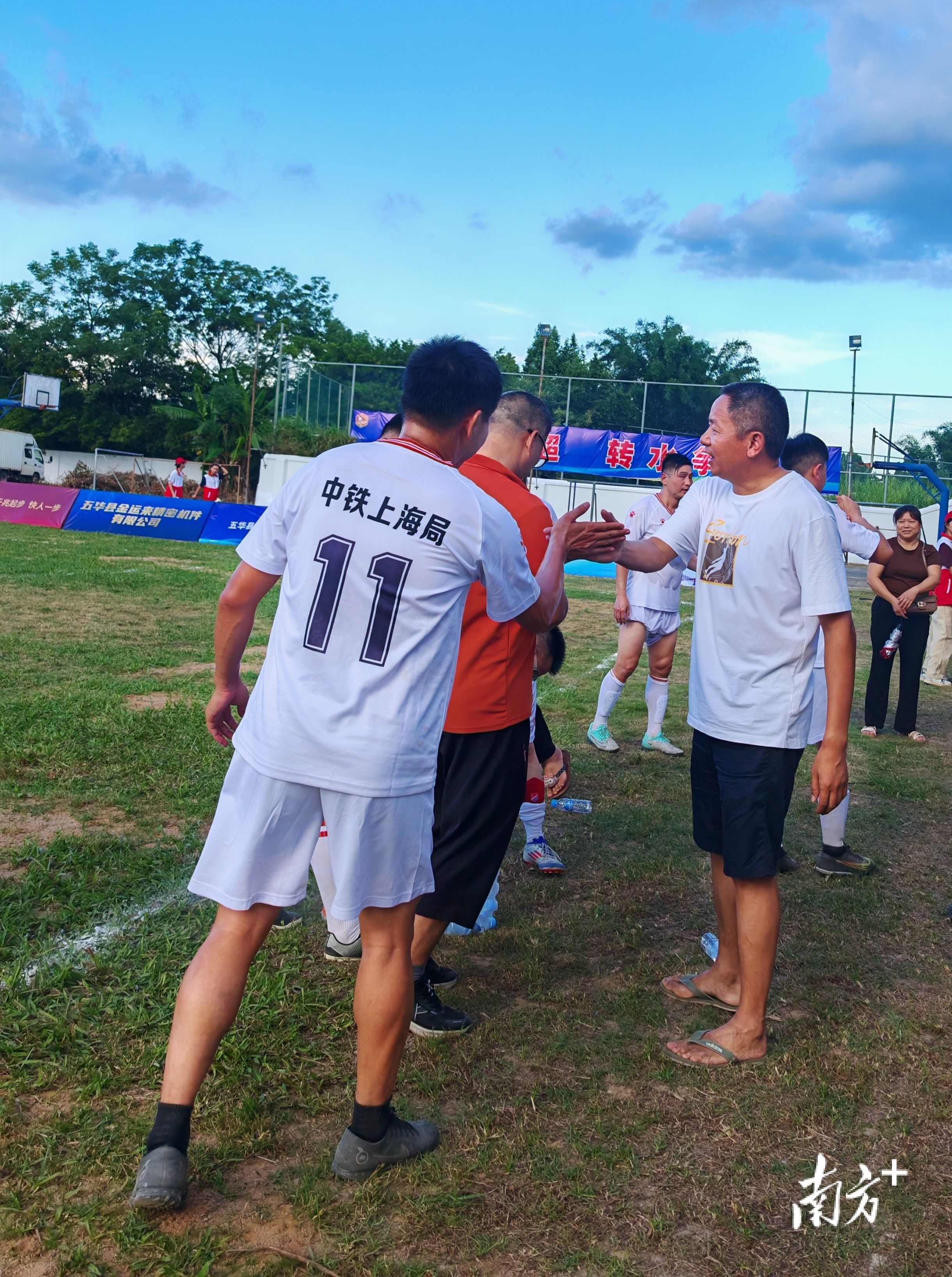 自发创作短, 土飞扬, 开封